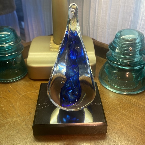 Art Glass Paper Weight - Picture 4 of 9